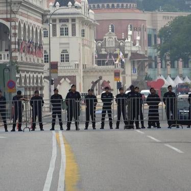 Malaysian police line to prevent protesters from entering Merdeka Square in downtown Kuala Lumpur, August 29, 2015.