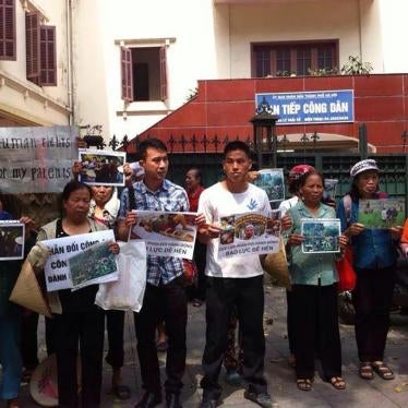 Activists protest violent assaults in Hanoi. The placards read “Strongly against villainous violence” and “Need to bring perpetrators to light”, May 2015. 