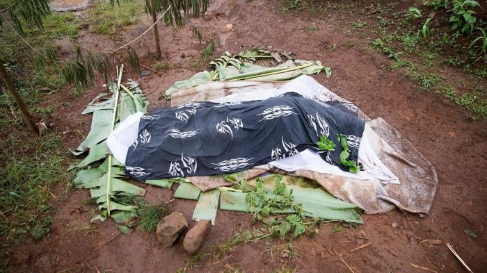 A covered body on the outskirts of Belo, following early April clashes between security forces and armed separatists in the North-West region, April 2018. 