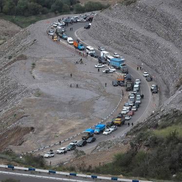 A convoy of cars of ethnic Armenians fleeing Nagorno-Karabakh, September 26, 2023. 