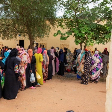 People from Sudan line up to receive food from community kitchens, run by local volunteers for people who are affected by conflict and extreme hunger and are out of reach of international aid efforts, in Omdurman, Sudan, August 22, 2024. 