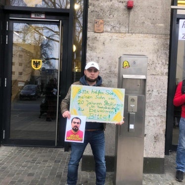 Dilmurod Ergashev at a demonstration in Berlin on December 23, 2022 in support of Abdullohi Shamsiddin who was detained and ultimately deported to Tajikistan in January 2023.